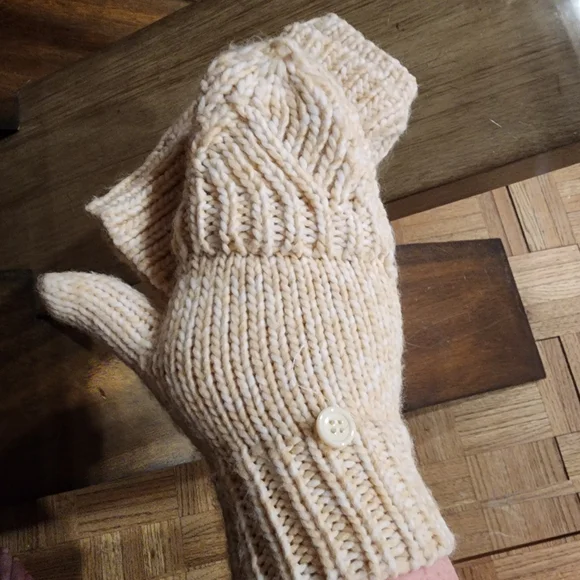 Torrid Cream Knit Gloves, Scarf, Hat Set - Picture 6 of 13